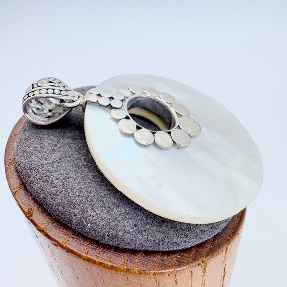 VTG Sterling Silver 925 Mother of Pearl Circle Pendant Size 1.75" Length - Picture 2 of 9